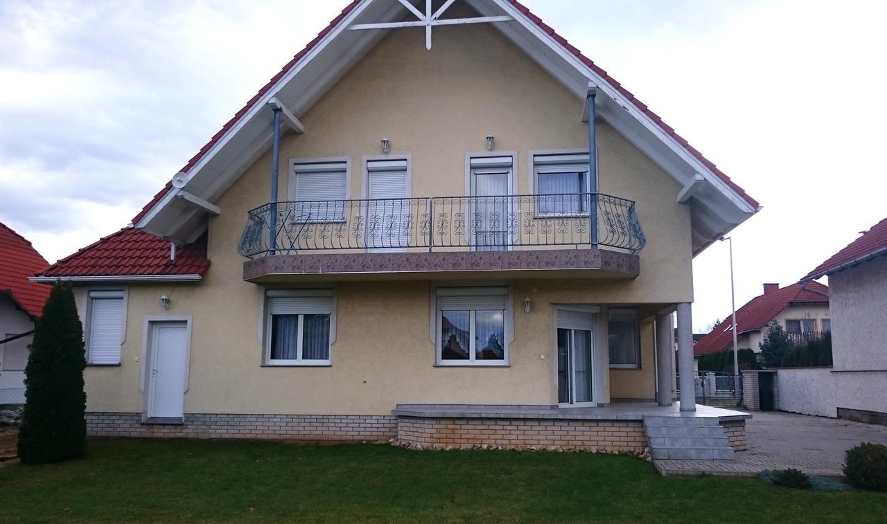 Natalie Appartment Buk Exterior photo
