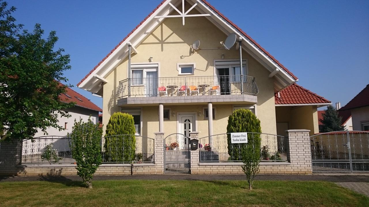 Natalie Appartment Buk Exterior photo
